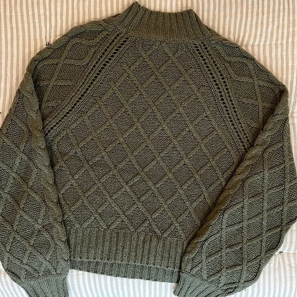 American eagle sweater, color: olive green. Size M. - Picture 5 of 5
